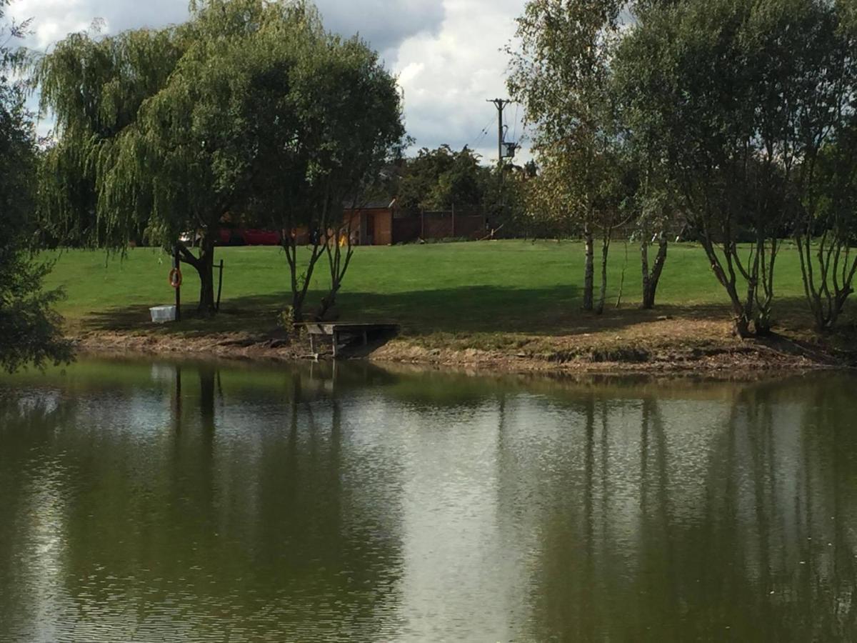 Elton Barn Fishery & Retreat Nottingham Exterior foto